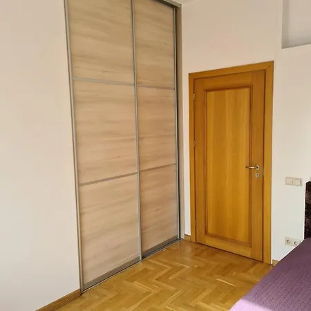 Tvirtove Apartment *